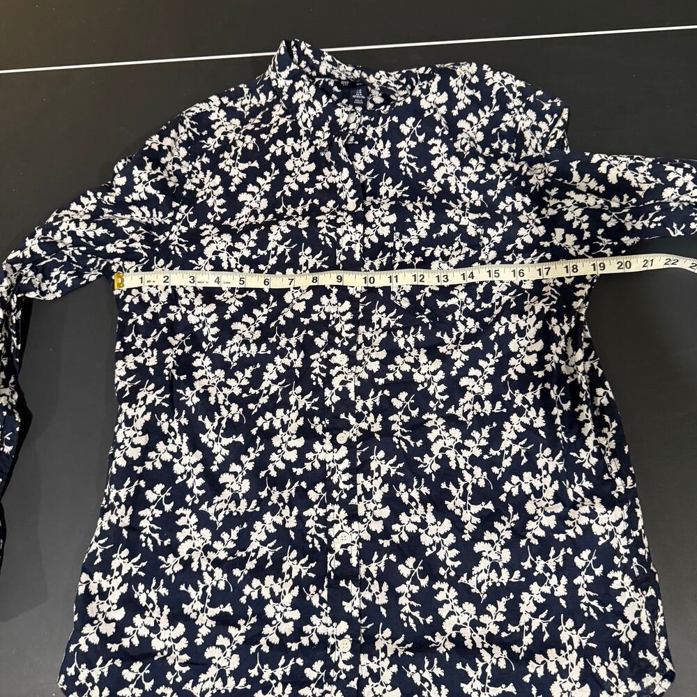 Women's GAP Boyfriend fit blue floral long sleeve button-up shirt medium - Picture 5 of 7